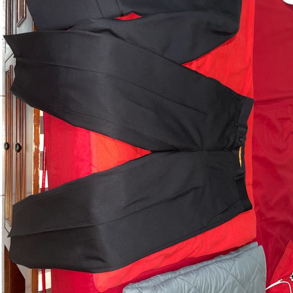 Suit - Picture 2 of 7